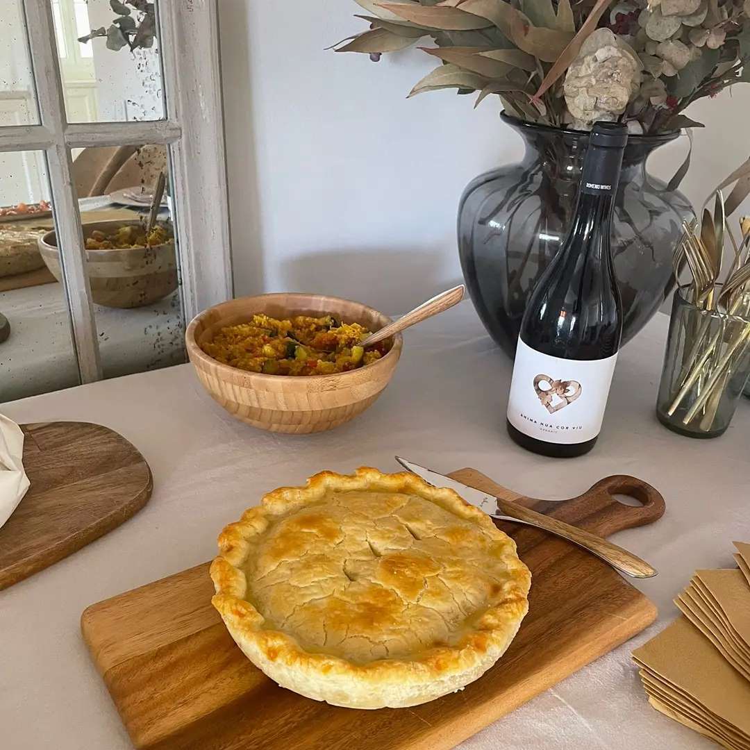 I love seeing my baking in situ.
Here's my steak and guinness pie at a birthday party this weekend. Lucky ducks! ❤️
🎉
🥮
☘️
#querbake #aquerbake #steakandguinnesspie #steak #steakandalepie #steakandale #steakandstout #bakinglife #bakingislove #birthdaybaking #bakingtoorder #irishfoodie